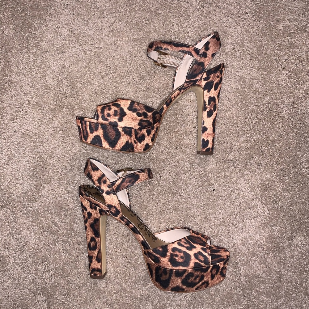 • Brash Super Sexy Leopard Print Chunky Heels •
